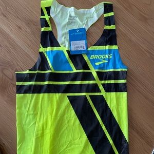 Brooks women’s racing singlet NWT